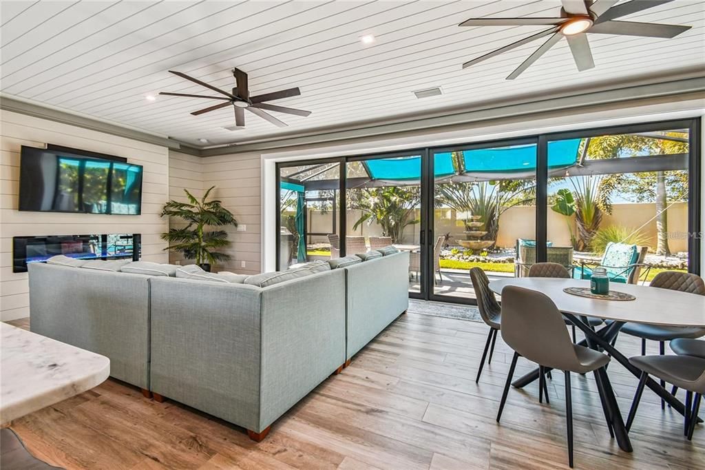 For Sale: $449,000 (1 beds, 1 baths, 1000 Square Feet)