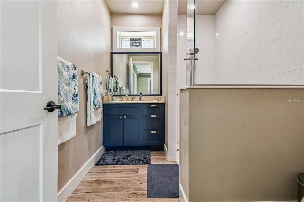 For Sale: $449,000 (1 beds, 1 baths, 1000 Square Feet)