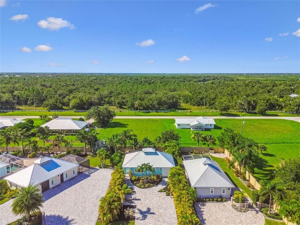 For Sale: $449,000 (1 beds, 1 baths, 1000 Square Feet)