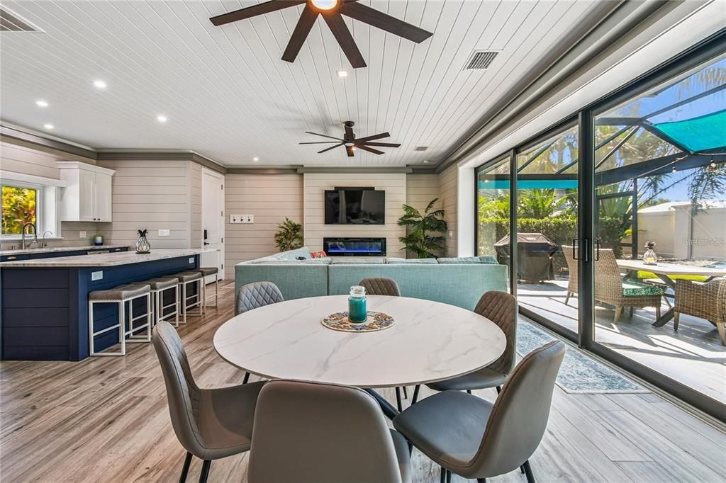 For Sale: $449,000 (1 beds, 1 baths, 1000 Square Feet)