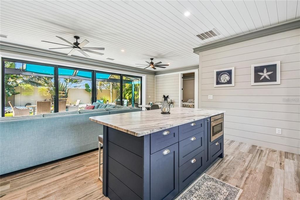 For Sale: $449,000 (1 beds, 1 baths, 1000 Square Feet)