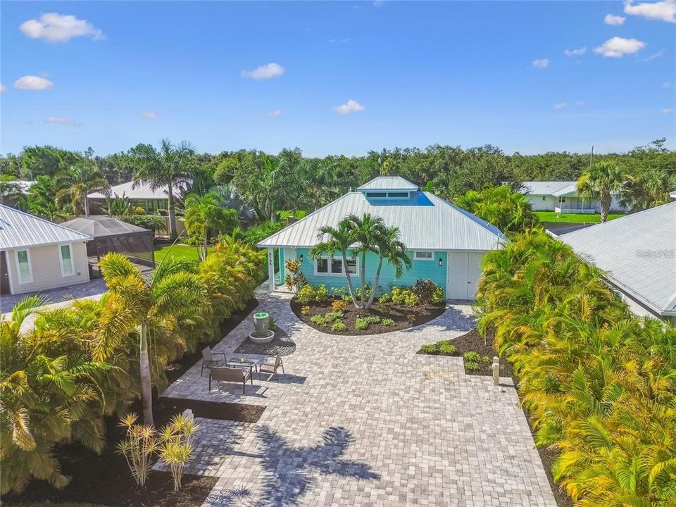 For Sale: $449,000 (1 beds, 1 baths, 1000 Square Feet)