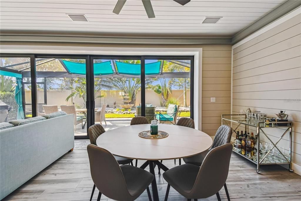 For Sale: $449,000 (1 beds, 1 baths, 1000 Square Feet)