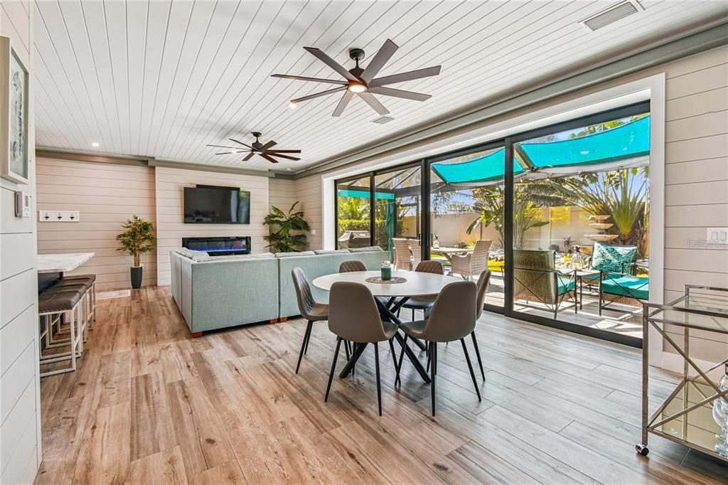 For Sale: $449,000 (1 beds, 1 baths, 1000 Square Feet)