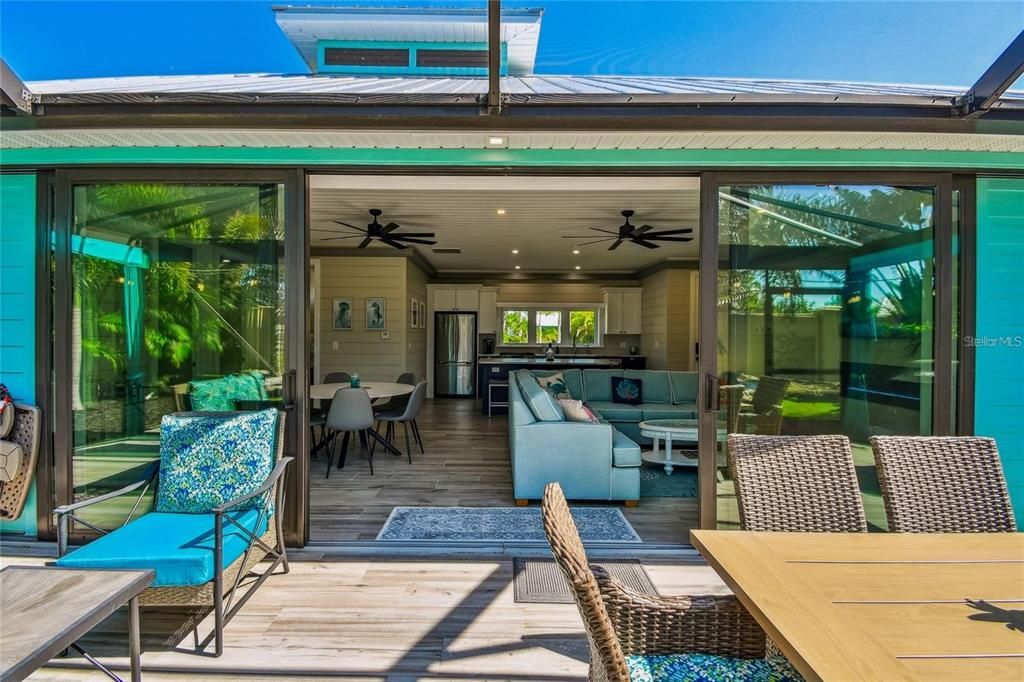 For Sale: $449,000 (1 beds, 1 baths, 1000 Square Feet)