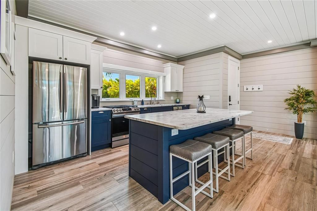 For Sale: $449,000 (1 beds, 1 baths, 1000 Square Feet)