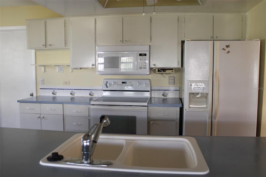 На продажу: $239,000 (2 спален, 2 ванн, 1294 Квадратных фут)