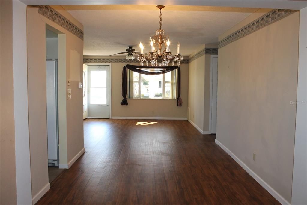 На продажу: $239,000 (2 спален, 2 ванн, 1294 Квадратных фут)