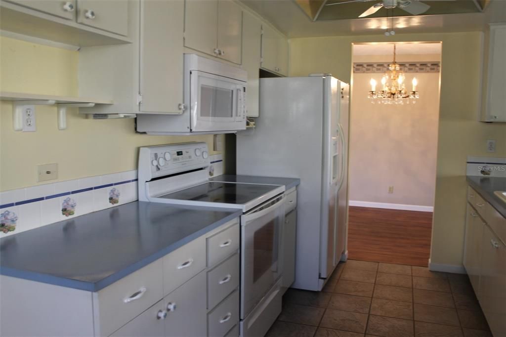 На продажу: $239,000 (2 спален, 2 ванн, 1294 Квадратных фут)