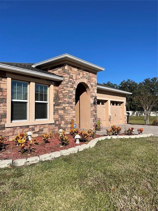 For Sale: $445,000 (3 beds, 2 baths, 1839 Square Feet)