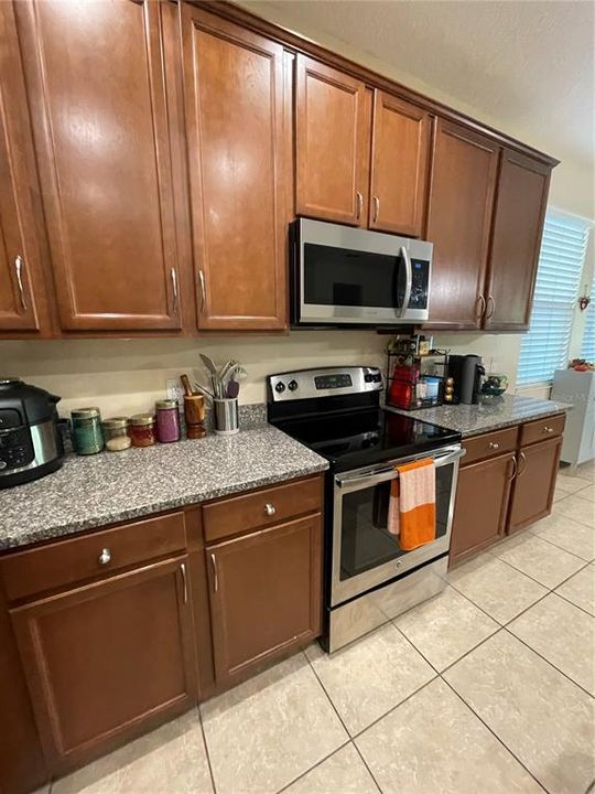 For Sale: $445,000 (3 beds, 2 baths, 1839 Square Feet)