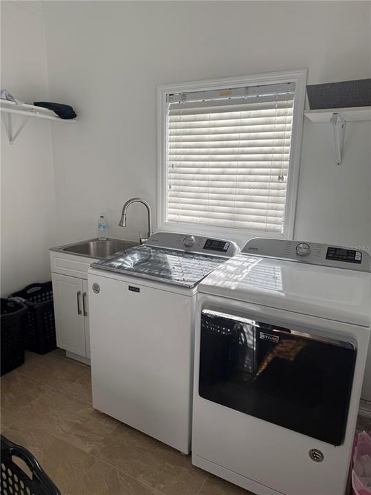 待售: $1,539,000 (6 贝兹, 4 浴室, 6550 平方英尺)