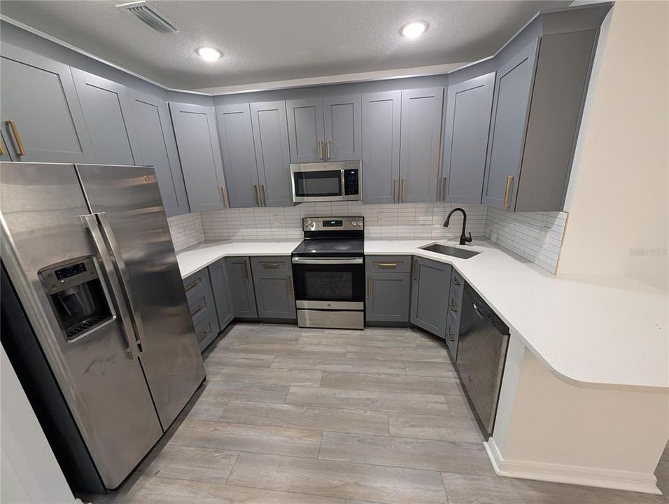 Active With Contract: $2,100 (3 beds, 2 baths, 2768 Square Feet)