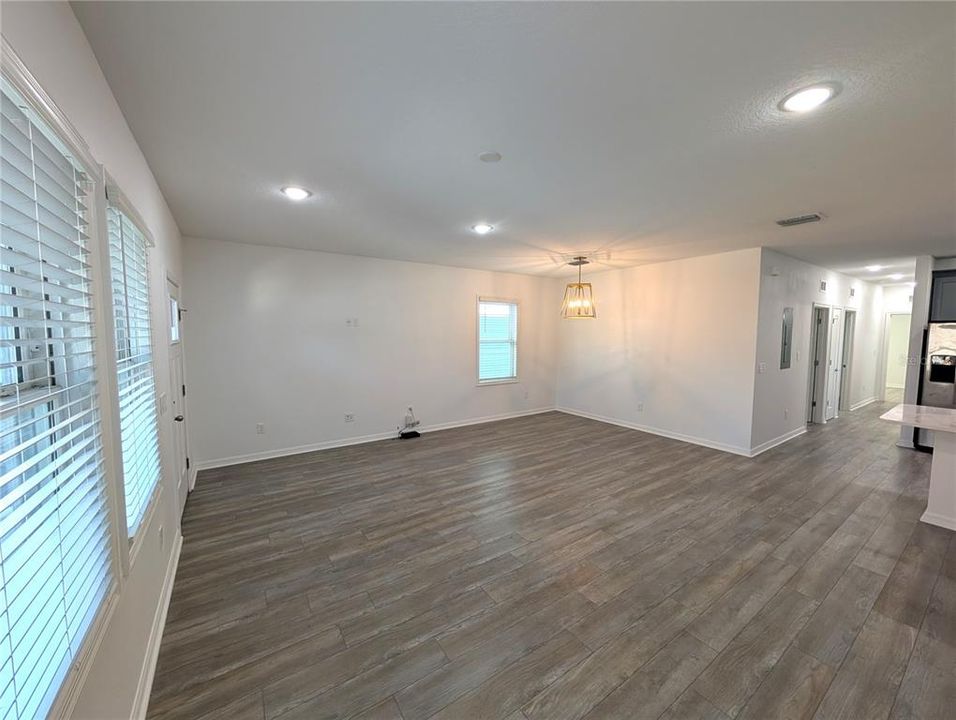 Active With Contract: $2,100 (3 beds, 2 baths, 2768 Square Feet)