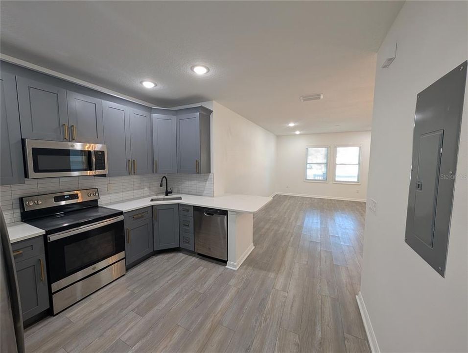 Active With Contract: $2,100 (3 beds, 2 baths, 2768 Square Feet)