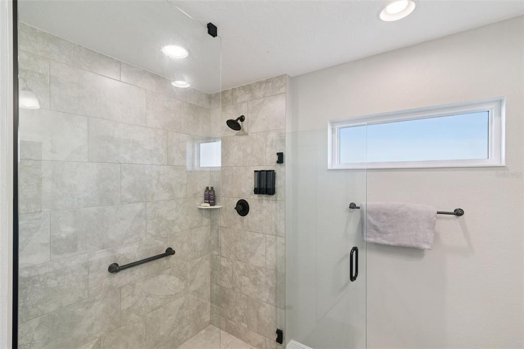 En Venta: $738,330 (3 camas, 3 baños, 1892 Pies cuadrados)