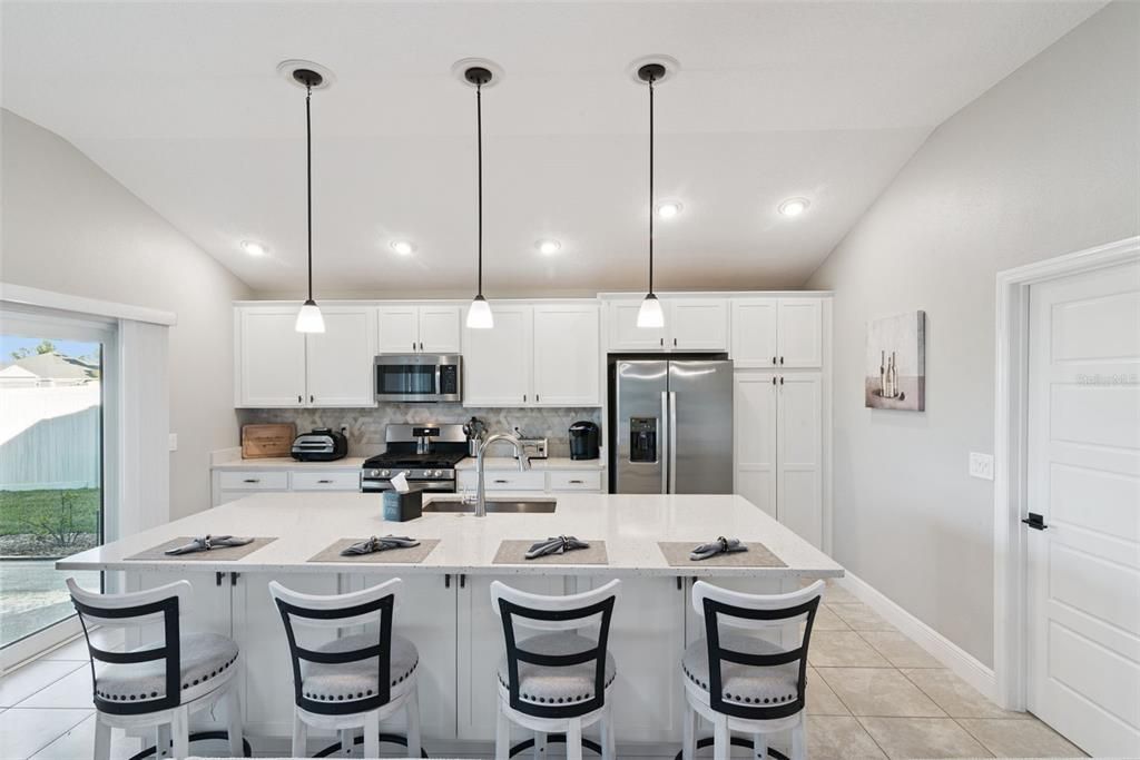 En Venta: $738,330 (3 camas, 3 baños, 1892 Pies cuadrados)