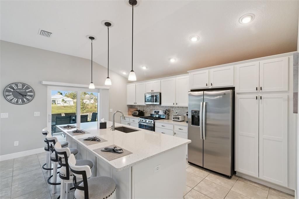 En Venta: $738,330 (3 camas, 3 baños, 1892 Pies cuadrados)