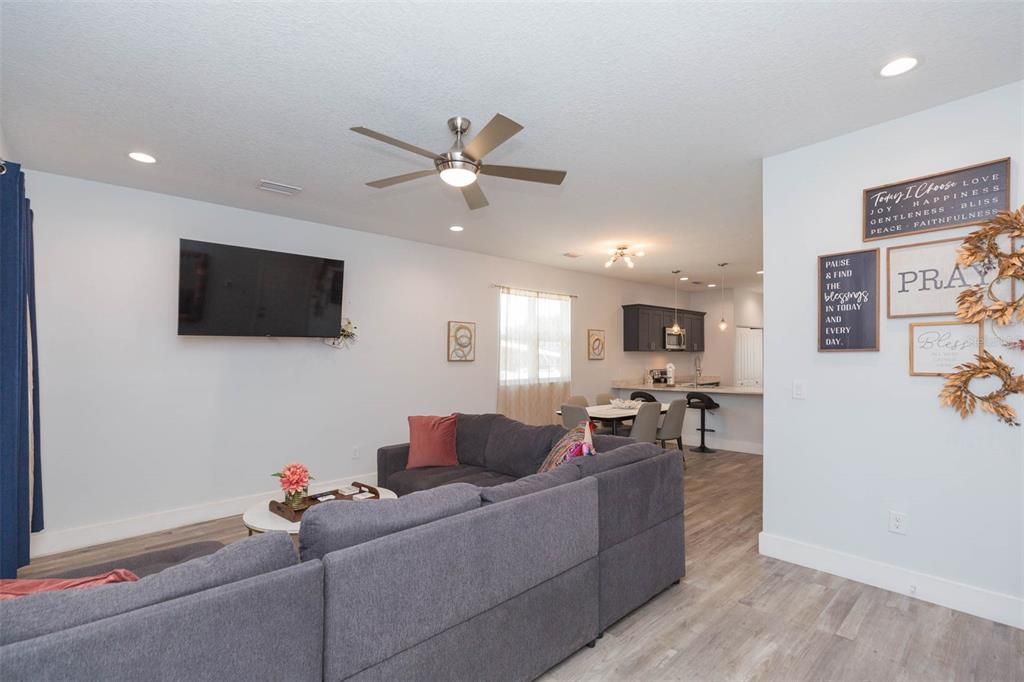 В аренду: $2,550 (3 спален, 2 ванн, 1284 Квадратных фут)