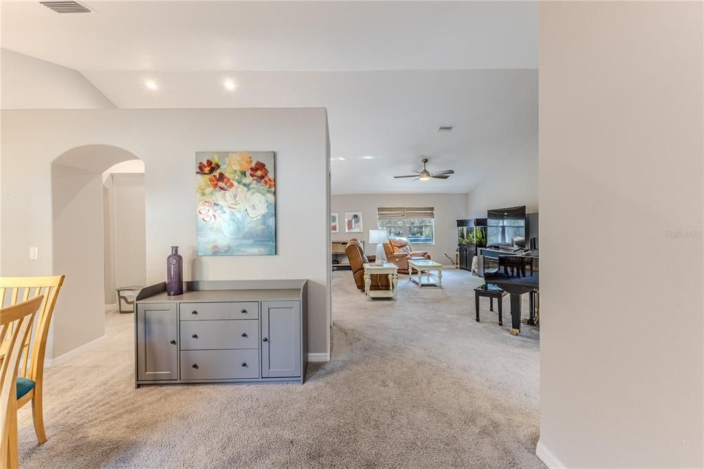 На продажу: $385,000 (3 спален, 2 ванн, 1955 Квадратных фут)