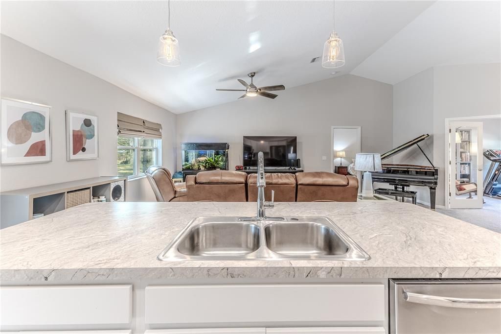 На продажу: $385,000 (3 спален, 2 ванн, 1955 Квадратных фут)