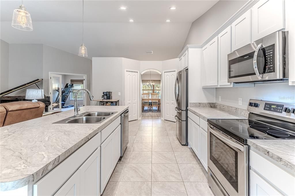 На продажу: $385,000 (3 спален, 2 ванн, 1955 Квадратных фут)