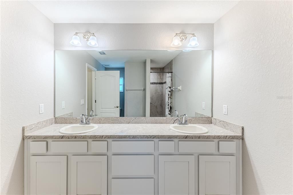 На продажу: $385,000 (3 спален, 2 ванн, 1955 Квадратных фут)