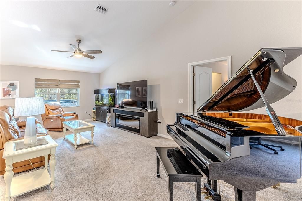 На продажу: $385,000 (3 спален, 2 ванн, 1955 Квадратных фут)