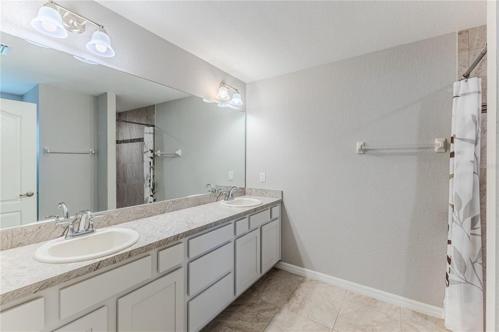 На продажу: $385,000 (3 спален, 2 ванн, 1955 Квадратных фут)