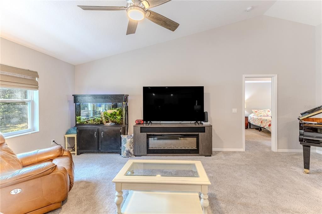 На продажу: $385,000 (3 спален, 2 ванн, 1955 Квадратных фут)