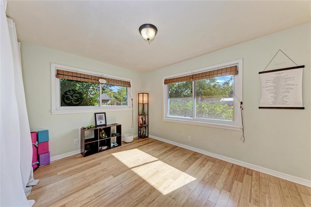 Active With Contract: $625,000 (2 beds, 2 baths, 1128 Square Feet)