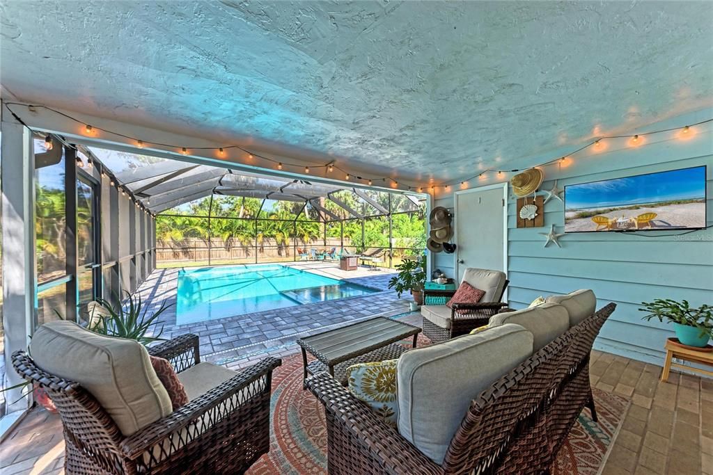 Active With Contract: $625,000 (2 beds, 2 baths, 1128 Square Feet)