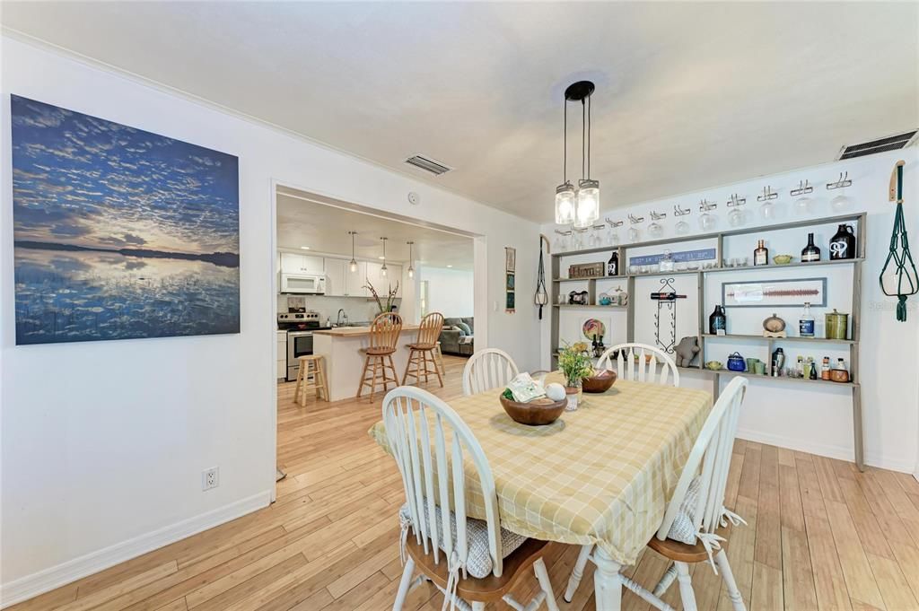 Active With Contract: $625,000 (2 beds, 2 baths, 1128 Square Feet)