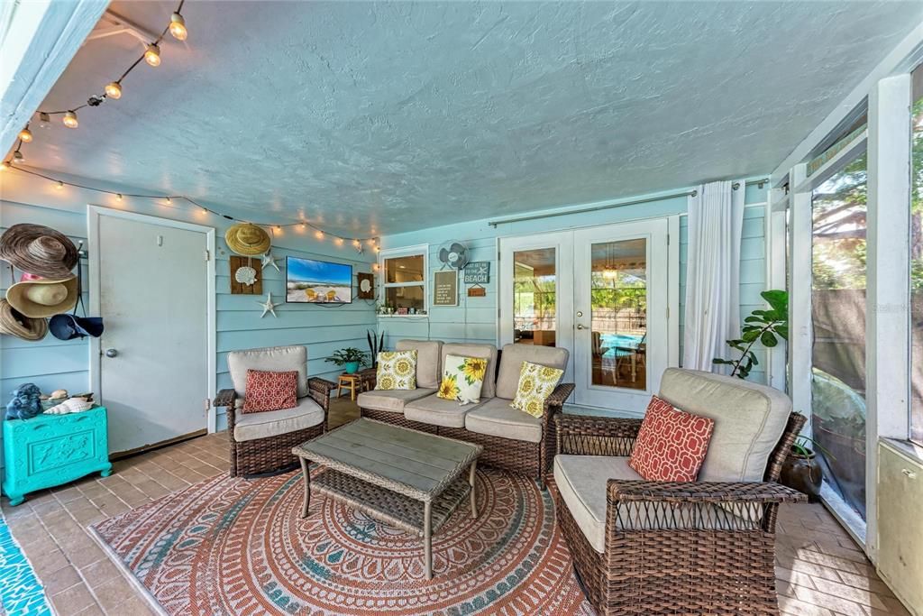 Active With Contract: $625,000 (2 beds, 2 baths, 1128 Square Feet)