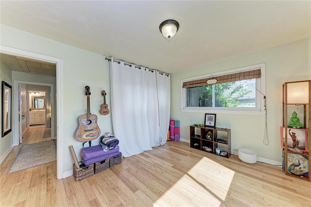 Active With Contract: $625,000 (2 beds, 2 baths, 1128 Square Feet)