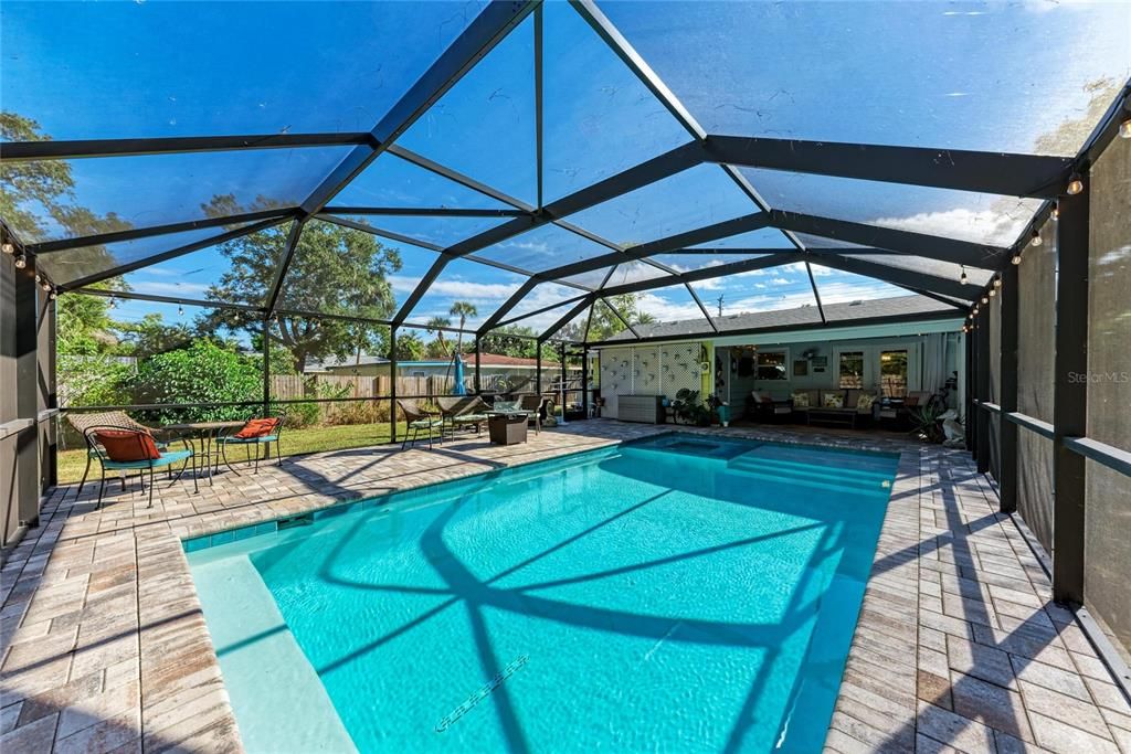 Active With Contract: $625,000 (2 beds, 2 baths, 1128 Square Feet)