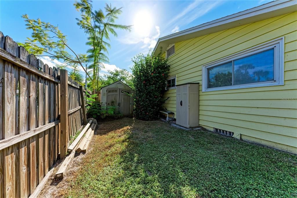 Active With Contract: $625,000 (2 beds, 2 baths, 1128 Square Feet)