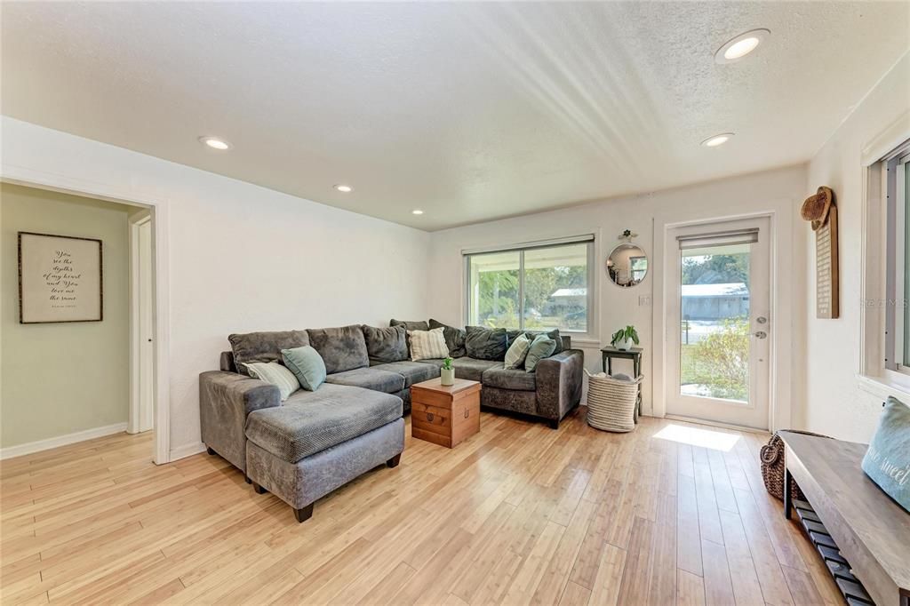 Active With Contract: $625,000 (2 beds, 2 baths, 1128 Square Feet)