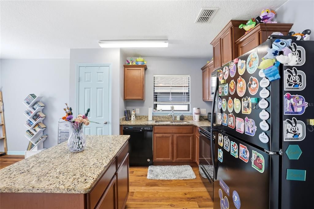 待售: $298,000 (3 贝兹, 2 浴室, 1378 平方英尺)