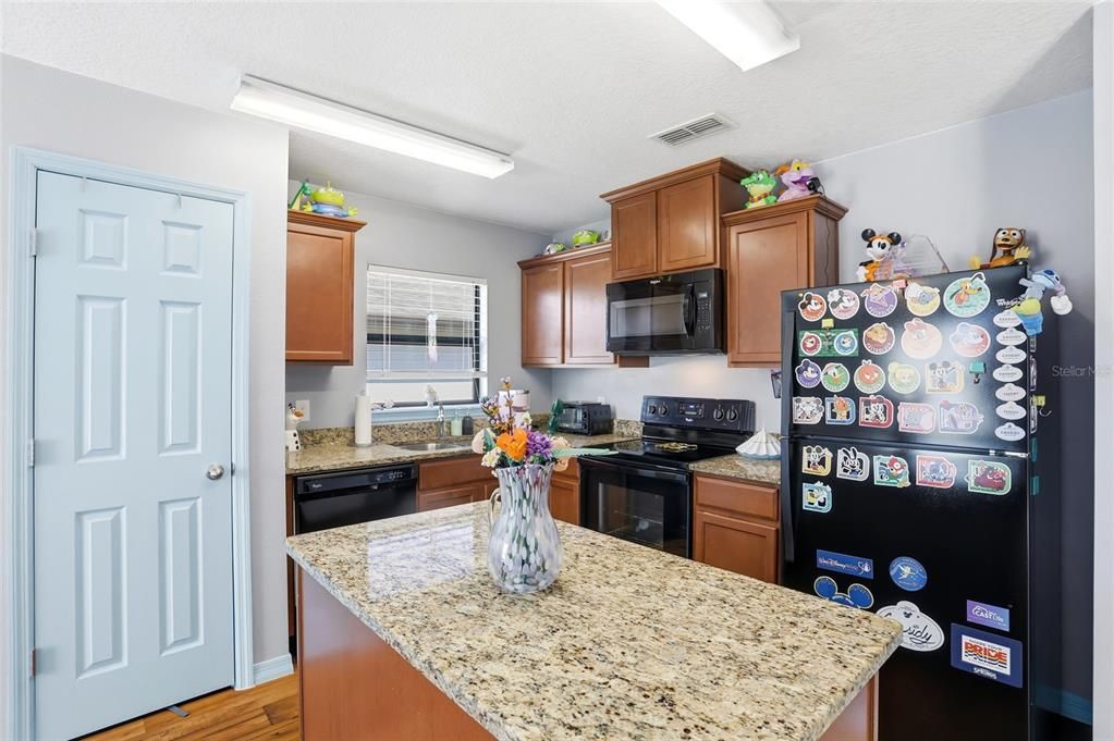 待售: $298,000 (3 贝兹, 2 浴室, 1378 平方英尺)