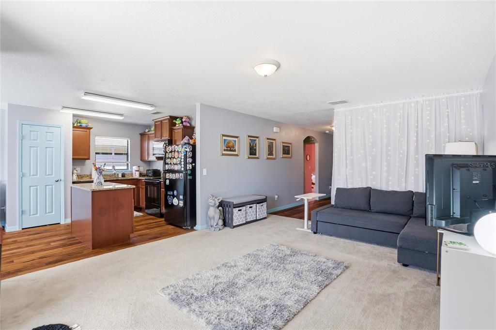 待售: $298,000 (3 贝兹, 2 浴室, 1378 平方英尺)