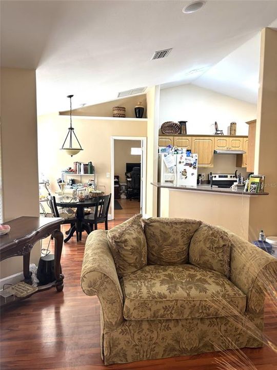 En Venta: $290,000 (2 camas, 2 baños, 2256 Pies cuadrados)