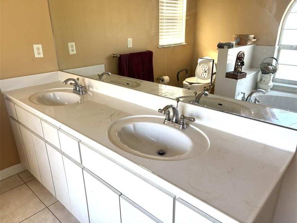 En Venta: $290,000 (2 camas, 2 baños, 2256 Pies cuadrados)