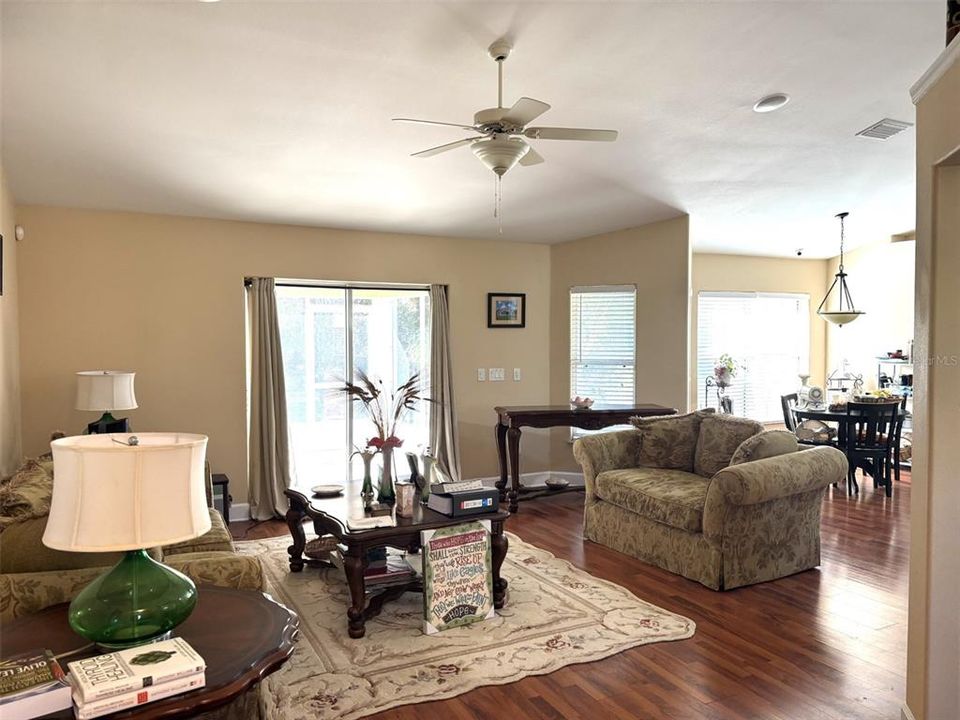 En Venta: $290,000 (2 camas, 2 baños, 2256 Pies cuadrados)