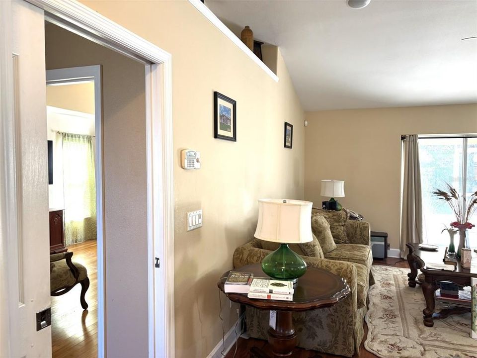 En Venta: $290,000 (2 camas, 2 baños, 2256 Pies cuadrados)