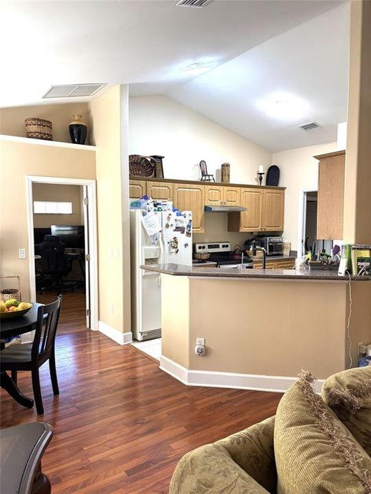 En Venta: $290,000 (2 camas, 2 baños, 2256 Pies cuadrados)