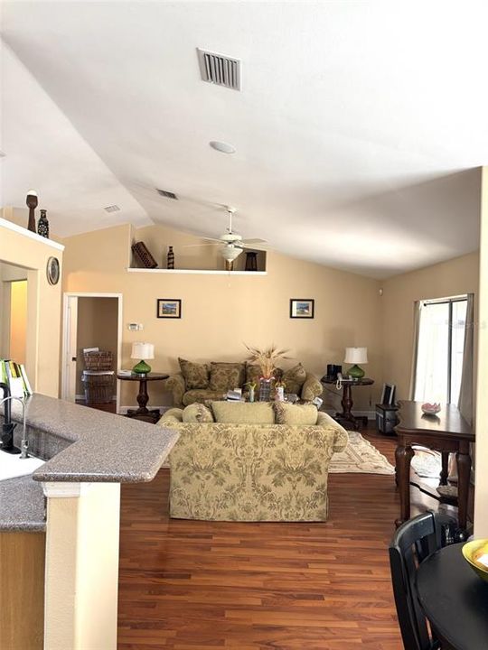 En Venta: $290,000 (2 camas, 2 baños, 2256 Pies cuadrados)