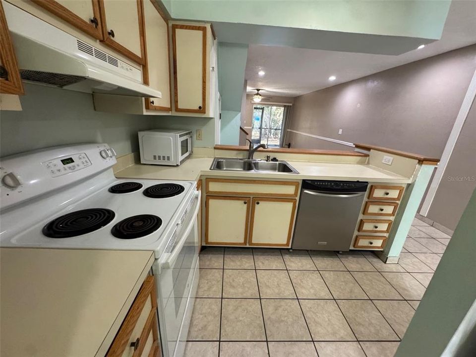 For Sale: $158,000 (2 beds, 2 baths, 1138 Square Feet)