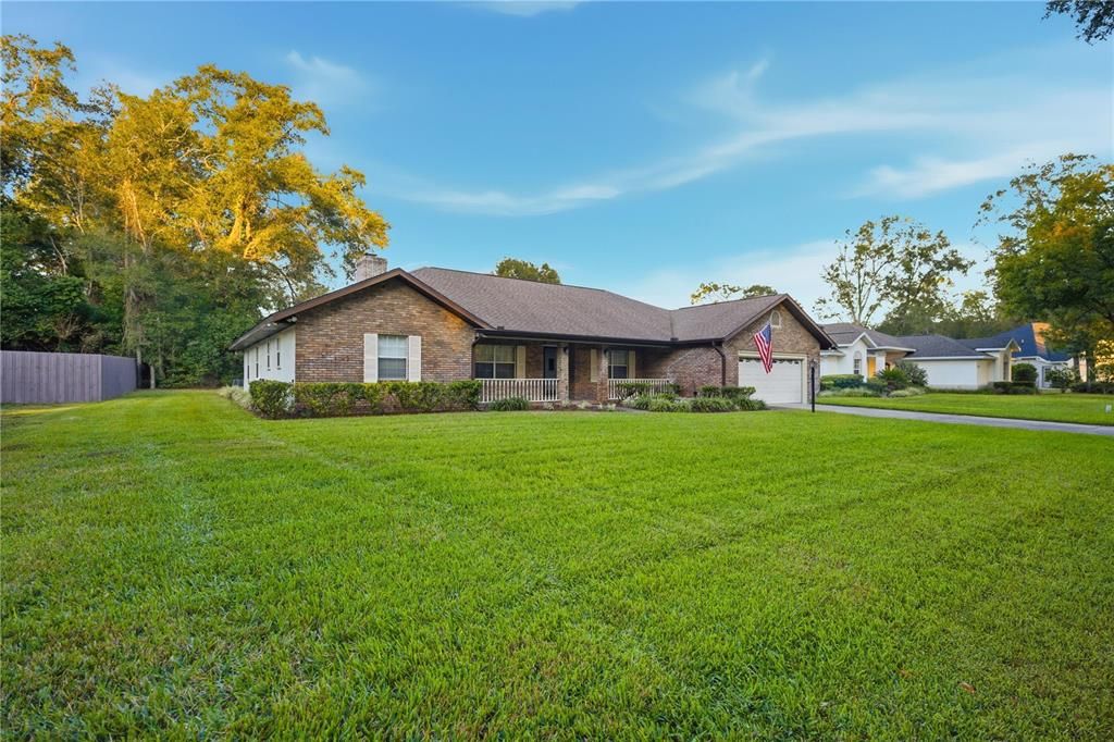 Activo con contrato: $379,900 (4 camas, 3 baños, 2229 Pies cuadrados)