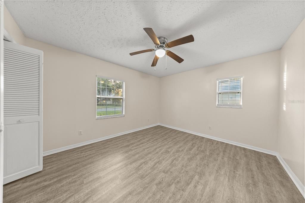 Activo con contrato: $379,900 (4 camas, 3 baños, 2229 Pies cuadrados)